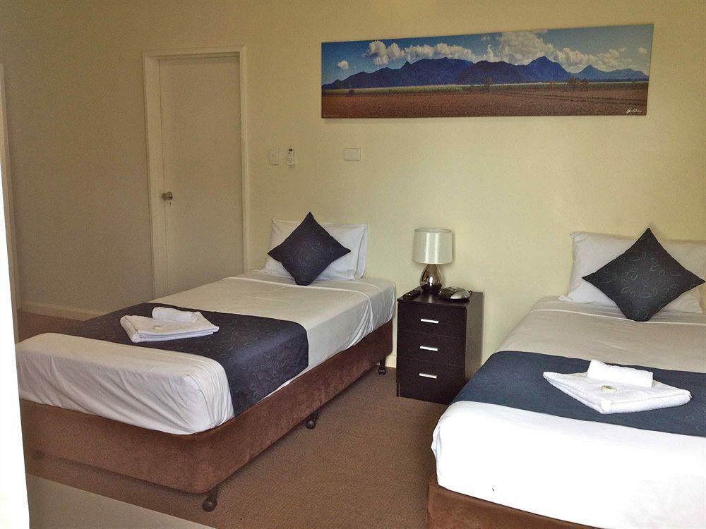 Lees Hotel Ingham Eksteriør billede